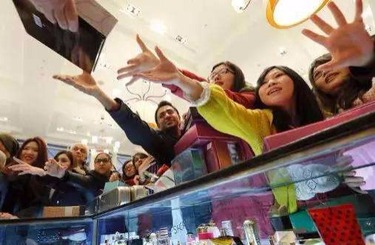 大鸡巴操屄一级视频中国人依然爱赴日旅游 消费已由爆买转向网购